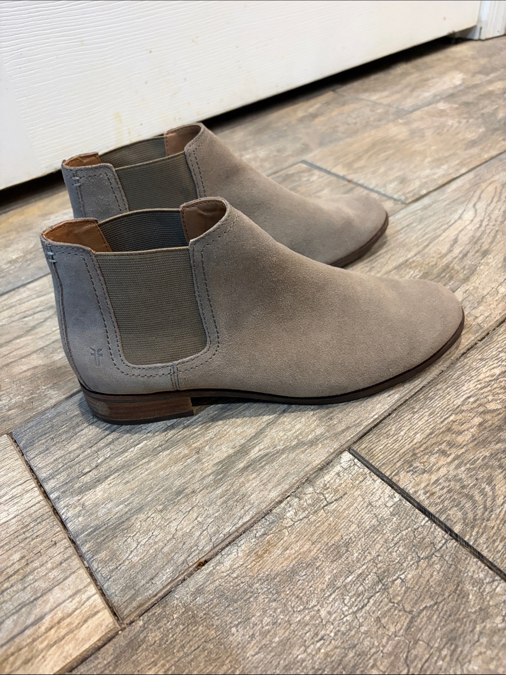 Frye Taupe Suede Chelsea Ankle Boots Women’s size 8